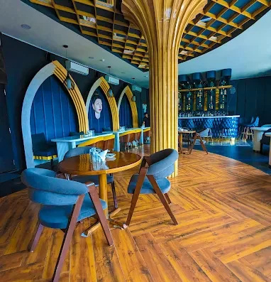 High Me Up – Club & Sky Lounge, Rooftop Bar & Multicuisine Restaurant