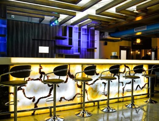 99 HINTS  Bar and Lounge