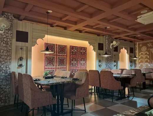 Hightown Royals Family Restaurant