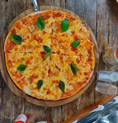 Honey Bee Bakery & Pizzeria – Italian Café & Pizzeria on CT Road