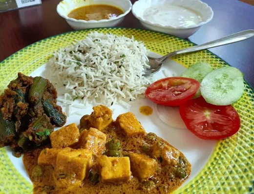 Mama’s Cafe – Rooftop Pure Veg Café on Chakratirtha Road
