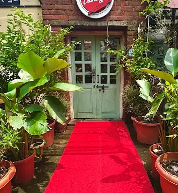 Rolling Crunchy’s Cafe & Restaurant – Italian, Mexican & Pizza Café