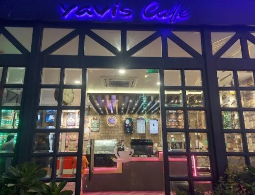 YAVIS Restaurant