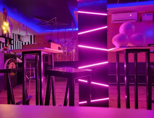 CLUB CAFE