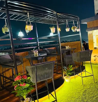 HOTEL TRIPLE 555