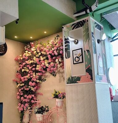 Roots Cafe