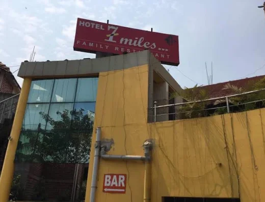 Hotel 7 Miles