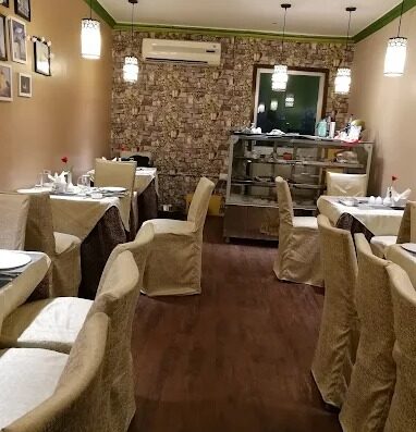 Hola Cafe & Restaurant