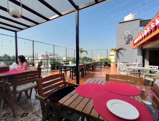 OPPHEEM ROOFTOP LOUNGE & BAR